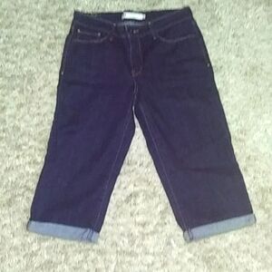 Levis Cropped Denim Jeans